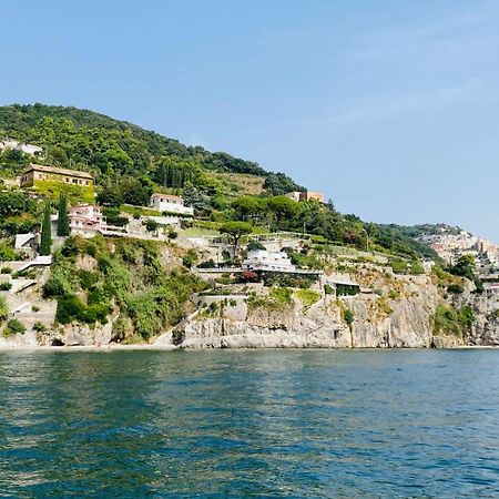 Casa Vacanza Brezza Di Maestrale Salerno Exteriör bild